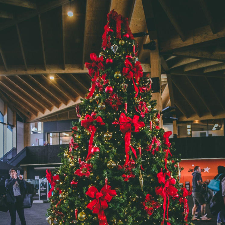 10 Stylish and Creative Ways to Decorate Your Flocked Artificial Christmas Tree