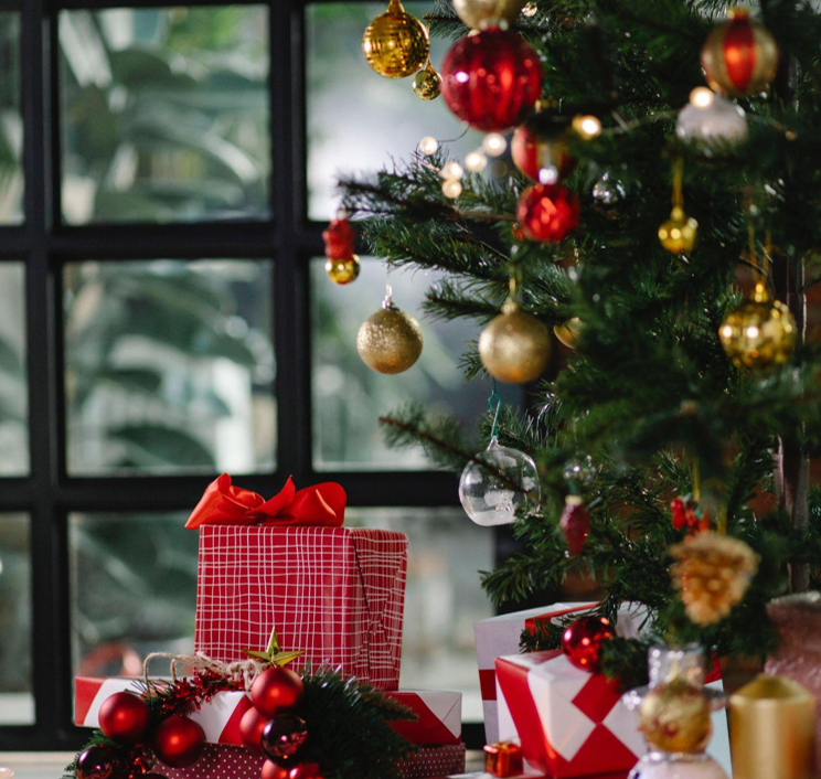 Discover the Best Artificial Christmas Trees for 2023 - Perfect for a Festive Home